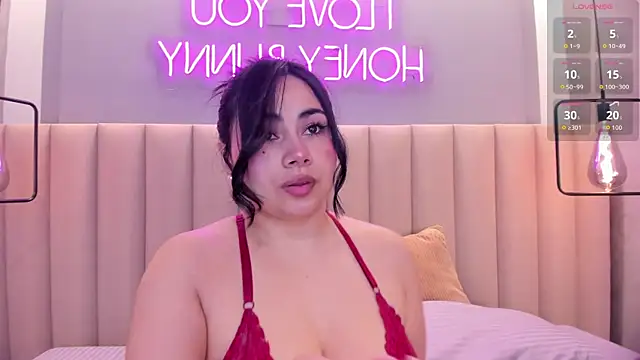 Snapshot of Naomymonroe_ chatting on 07/07/26, 10:41 Naomymonroe online show from 07/07/26, 10:41