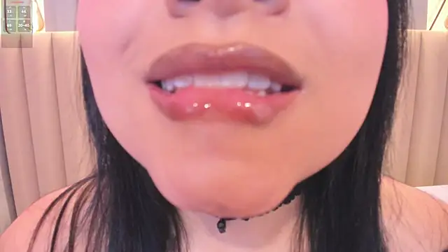 Naomymonroe  online show from 11/20/25, 09:47