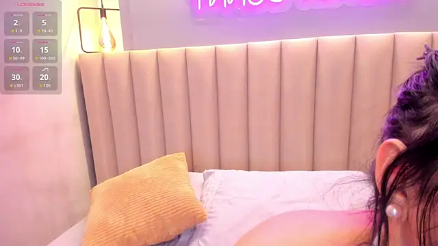 Naomymonroe  online show from 04/12/26, 05:38