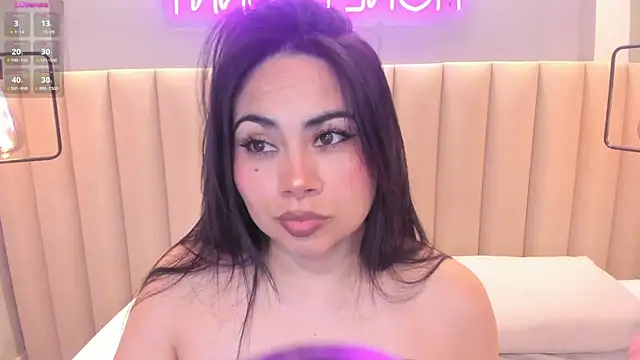 Naomymonroe  online show from 09/18/25, 09:51