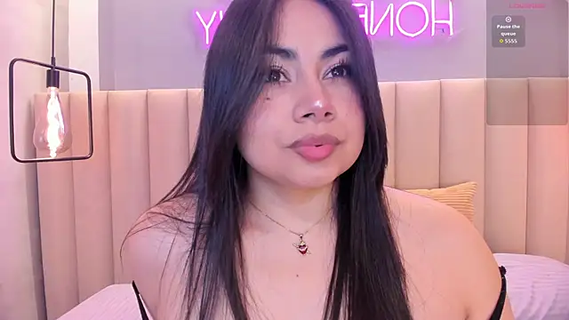 Snapshot of Naomymonroe_ chatting on 06/26/26, 10:54 Naomymonroe online show from 06/26/26, 10:54