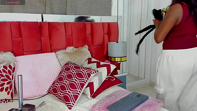 NatyParker online show from 11/04/25, 02:21