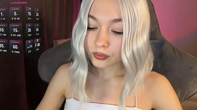 Ohmy Nora  online show from 06/03/26, 01:45