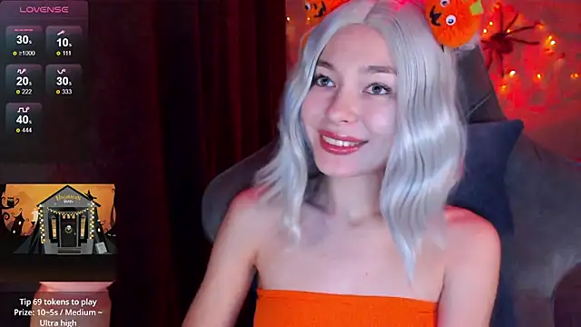 Ohmy Nora  online show from 10/31/25, 07:21