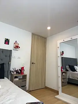 Snapshot of KarlaWild chatting on 11/27/25, 10:10 KarlaWild online show from 11/27/25, 10:10