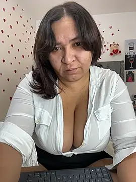 Snapshot of KarlaWild chatting on 02/05/26, 09:49 KarlaWild online show from 02/05/26, 09:49