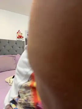 Snapshot of KarlaWild chatting on 12/21/25, 11:12 KarlaWild online show from 12/21/25, 11:12