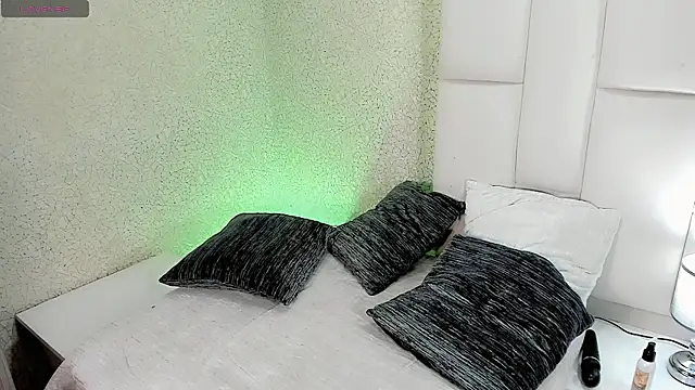 Angeles Busst online show from 04/16/26, 09:39