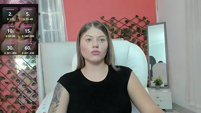 Snapshot of alaia_greyy chatting on 07/06/26, 08:11 alaia greyy online show from 07/06/26, 08:11