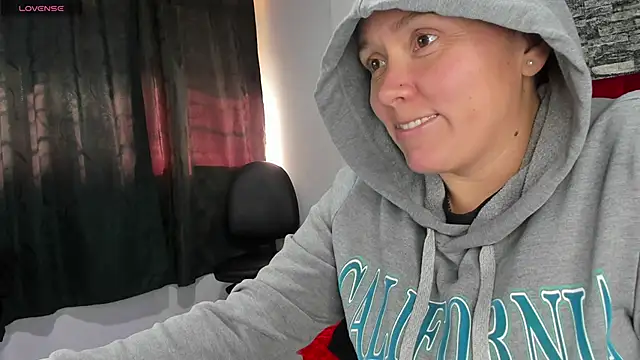 Isabella boom online show from 03/08/25, 01:14