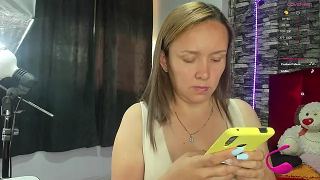 Isabella boom online show from 02/05/25, 01:00