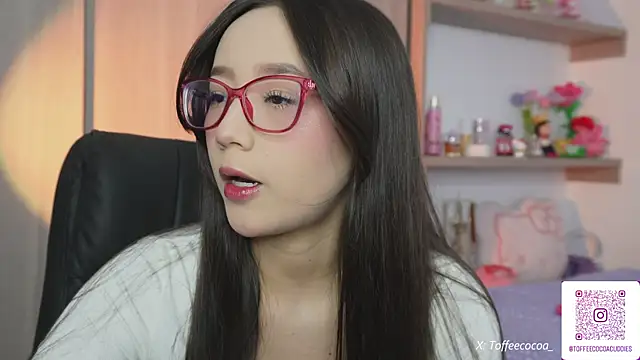 Snapshot of sophi_lii chatting on 06/08/26, 10:10 sophi lii online show from 06/08/26, 10:10