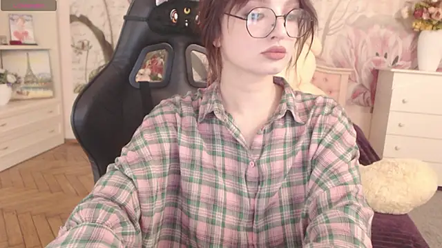 BritneyBarker online show from 11/26/25, 12:10