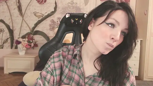 BritneyBarker online show from 12/22/25, 02:01