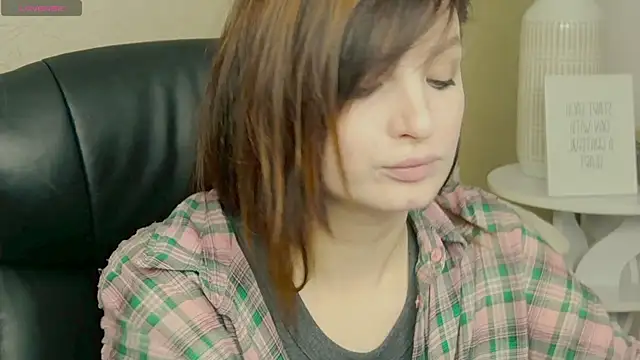 BritneyBarker online show from 11/22/25, 09:30