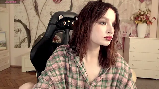 BritneyBarker online show from 11/18/25, 07:28