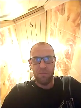 Snapshot of MaxDevilWhite chatting on 09/10/25, 04:06 MaxDevilWhite online show from 09/10/25, 04:06