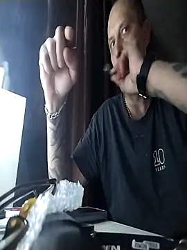 MaxDevilWhite online show from 11/24/25, 07:58