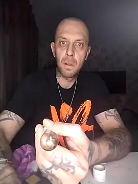 MaxDevilWhite online show from 12/19/25, 07:38