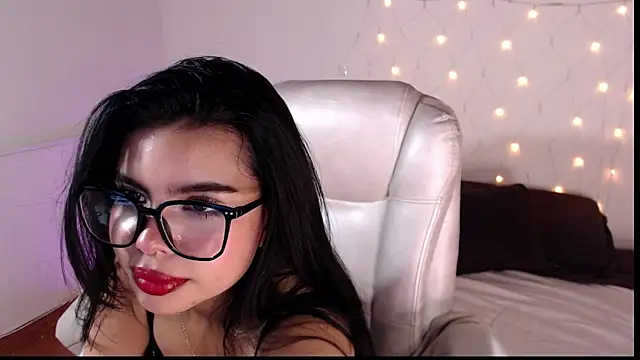 Snapshot of saray__jones chatting on 03/12/25, 01:08 saray jones online show from 03/12/25, 01:08