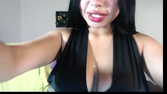 Snapshot of saray__jones chatting on 02/12/25, 03:05 saray jones online show from 02/12/25, 03:05