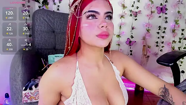 Snapshot of saray__jones chatting on 05/07/26, 05:27 saray jones online show from 05/07/26, 05:27