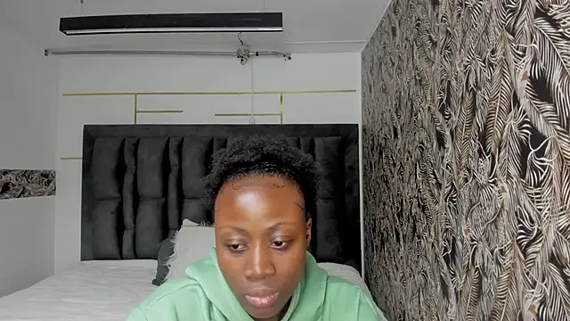 Sara Naugty online show from 11/20/25, 08:09