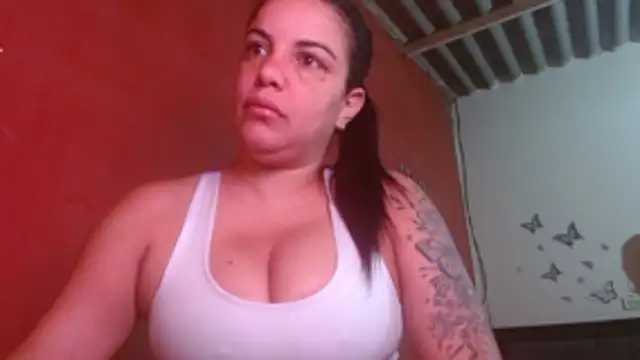 Snapshot of Tammyymilf chatting on 11/15/25, 06:56 Tammyymilf online show from 11/15/25, 06:56