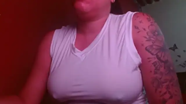 Snapshot of Tammyymilf chatting on 11/17/25, 03:43 Tammyymilf online show from 11/17/25, 03:43