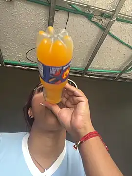 Snapshot of CamiiGarcia chatting on 11/12/25, 07:51 CamiiGarcia online show from 11/12/25, 07:51