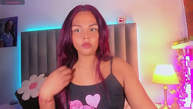 Snapshot of CamiiGarcia chatting on 11/06/25, 08:24 CamiiGarcia online show from 11/06/25, 08:24