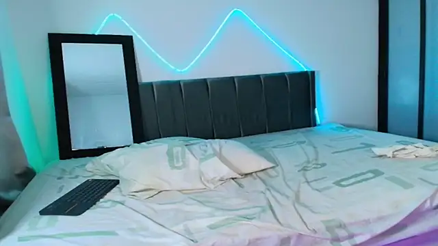 Snapshot of gisell363472 chatting on 11/14/25, 01:31 gisell363472 online show from 11/14/25, 01:31