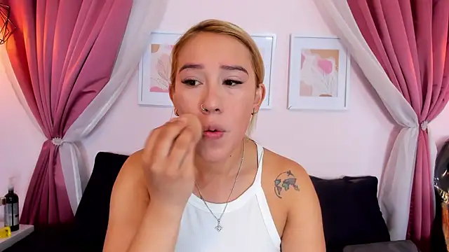 Lannajansen online show from 04/22/26, 02:02