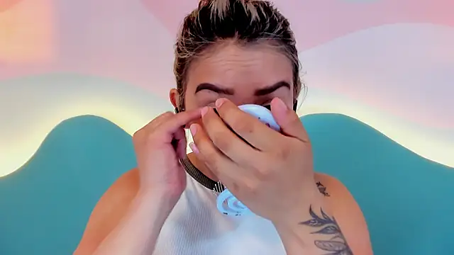 Lannajansen online show from 12/19/25, 01:46