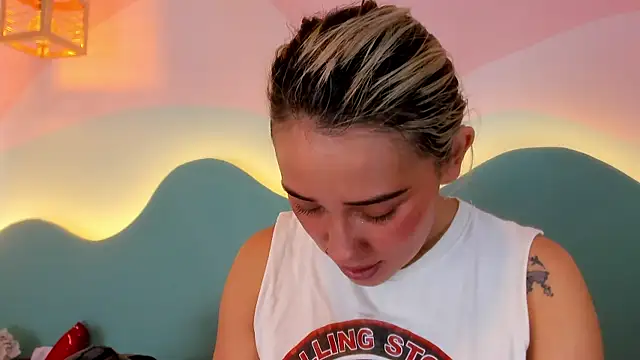 Lannajansen online show from 12/20/25, 01:47