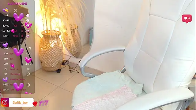 Snapshot of Sofi_BBW chatting on 02/21/26, 12:40 Sofi BBW online show from 02/21/26, 12:40