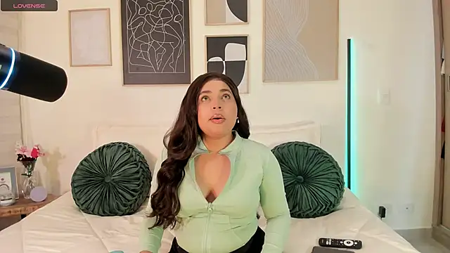 RachelRusso online show from 03/09/25, 11:03