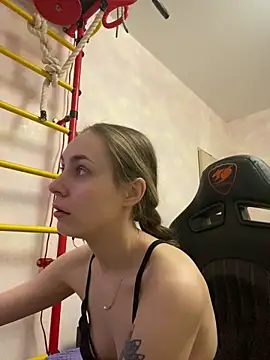 Snapshot of White_Lu chatting on 02/24/25, 12:20 White Lu online show from 02/24/25, 12:20