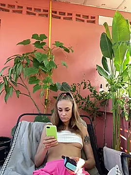 White Lu online show from 04/17/26, 02:03