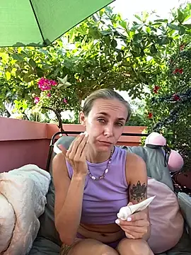 White Lu online show from 01/12/26, 02:07