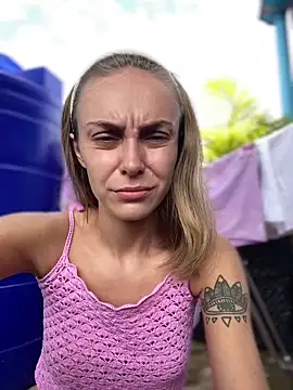 Snapshot of White_Lu chatting on 10/01/25, 03:00 White Lu online show from 10/01/25, 03:00