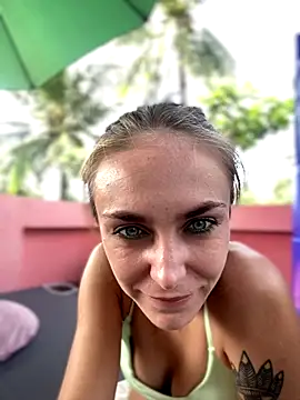 Snapshot of White_Lu chatting on 09/25/25, 02:06 White Lu online show from 09/25/25, 02:06