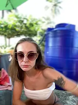 White Lu online show from 12/17/25, 02:27