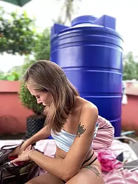 White Lu online show from 11/26/25, 02:11