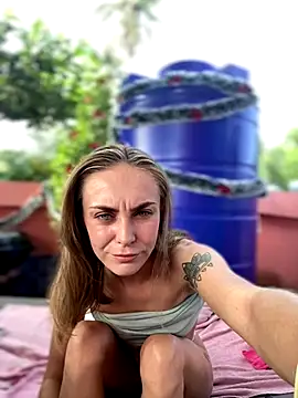 White Lu online show from 12/14/25, 02:07