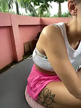 Snapshot of White_Lu chatting on 09/28/25, 02:07 White Lu online show from 09/28/25, 02:07