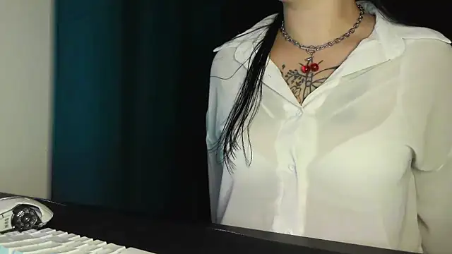 bunnyfox420 online show from 11/18/25, 07:28