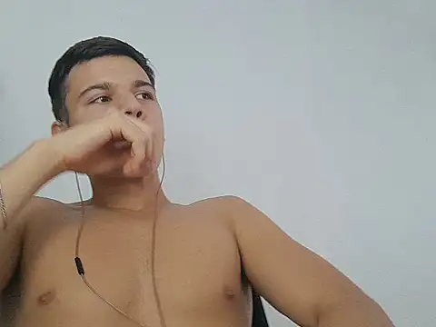 Snapshot of vitorsafado19 chatting on 02/13/25, 05:44 vitorsafado19 online show from 02/13/25, 05:44