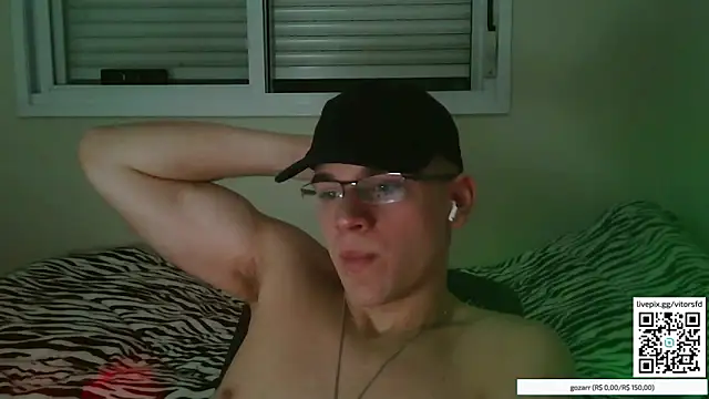 Snapshot of vitorsafado19 chatting on 10/27/25, 01:28 vitorsafado19 online show from 10/27/25, 01:28