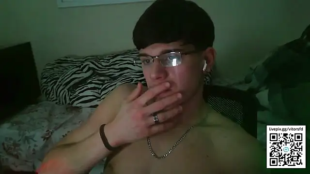 Snapshot of vitorsafado19 chatting on 10/04/25, 06:15 vitorsafado19 online show from 10/04/25, 06:15